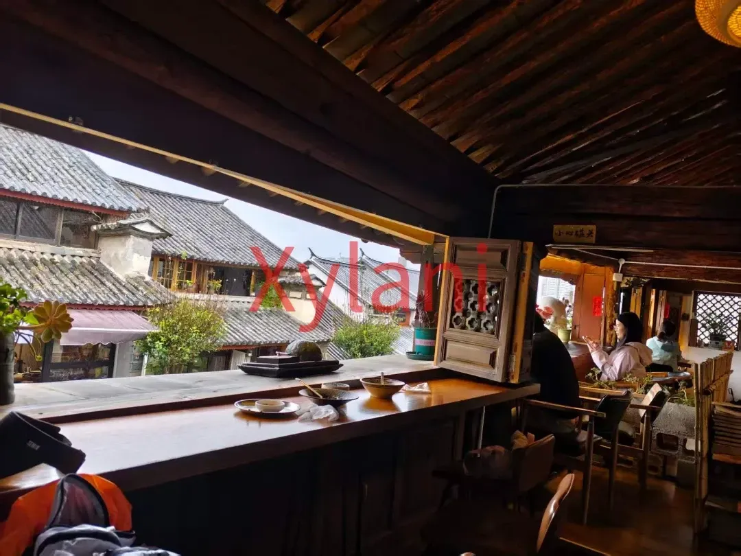 Second floor window of the tang shui shop