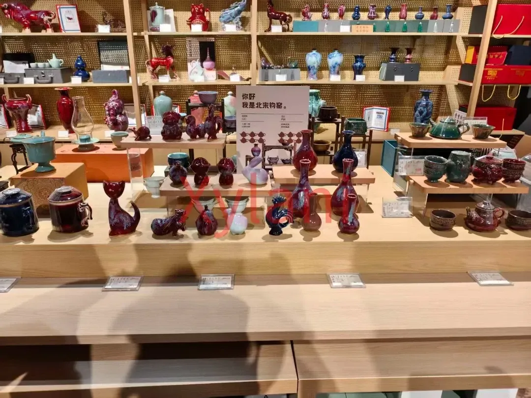 Ceramics in the cultural creative shop