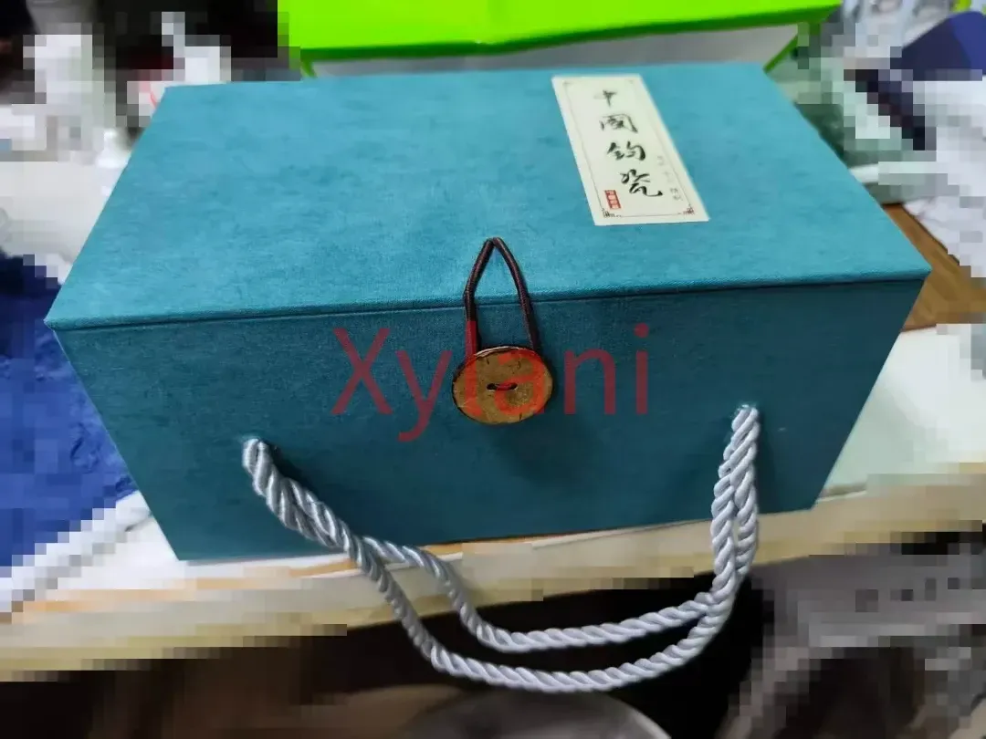 The ceramic cat's box